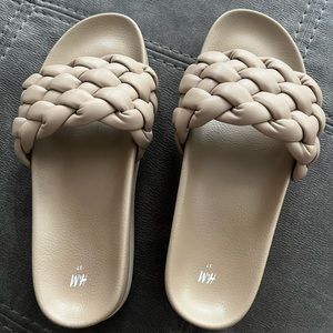 Womens slides